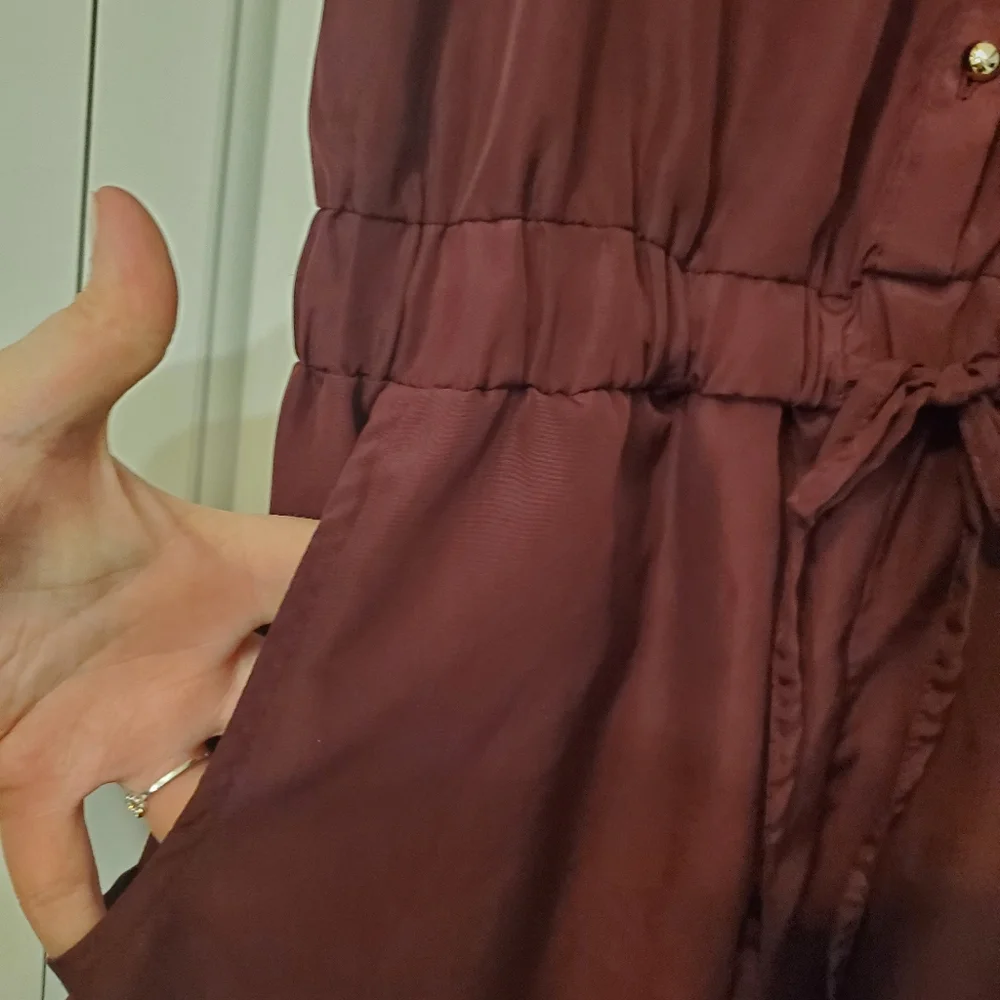 Collared button down romper.🍒 - Picture 4 of 10